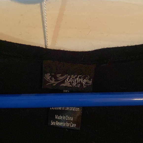 Medium day trip black and silver tank top - Picture 2 of 2